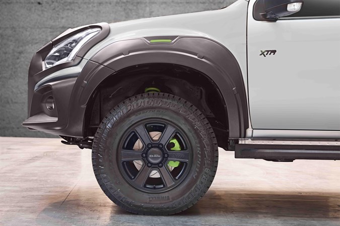 Isuzu D-Max XTR at the CV Show 2019 - front suspension and new brakes, green detailing