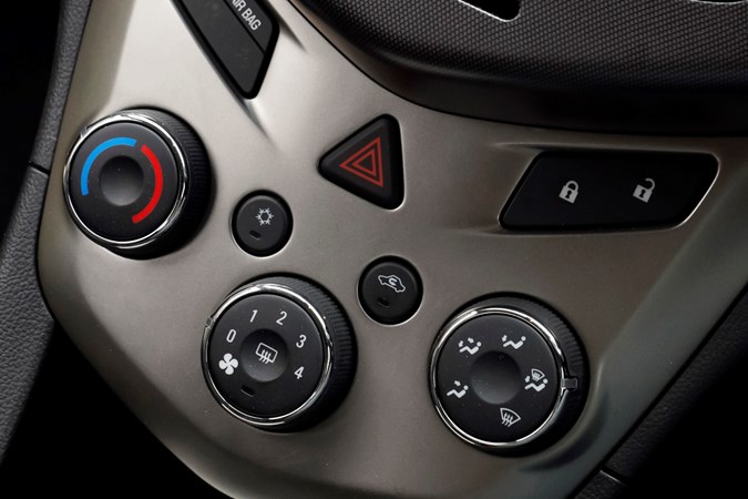 Chevy Aveo air conditioning controls