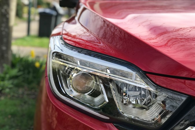 2019 Ssangyong Musso headlight, with small fin