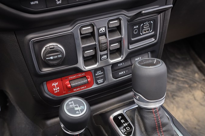 2019 Jeep Gladiator review - centre console with differential lock buttons, smart bar control and four-wheel drive selection lever