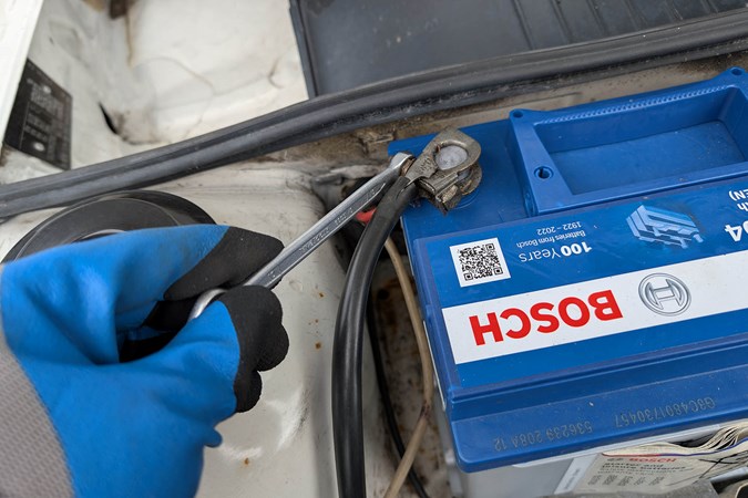 How to change a car battery