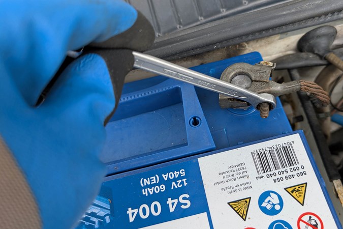How to change a car battery
