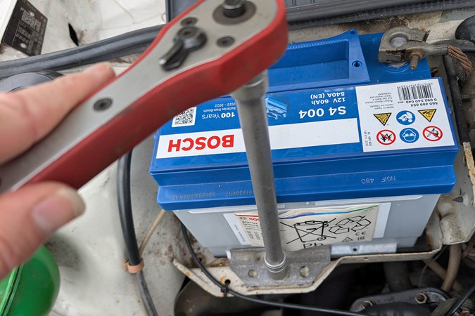 How to change a car battery