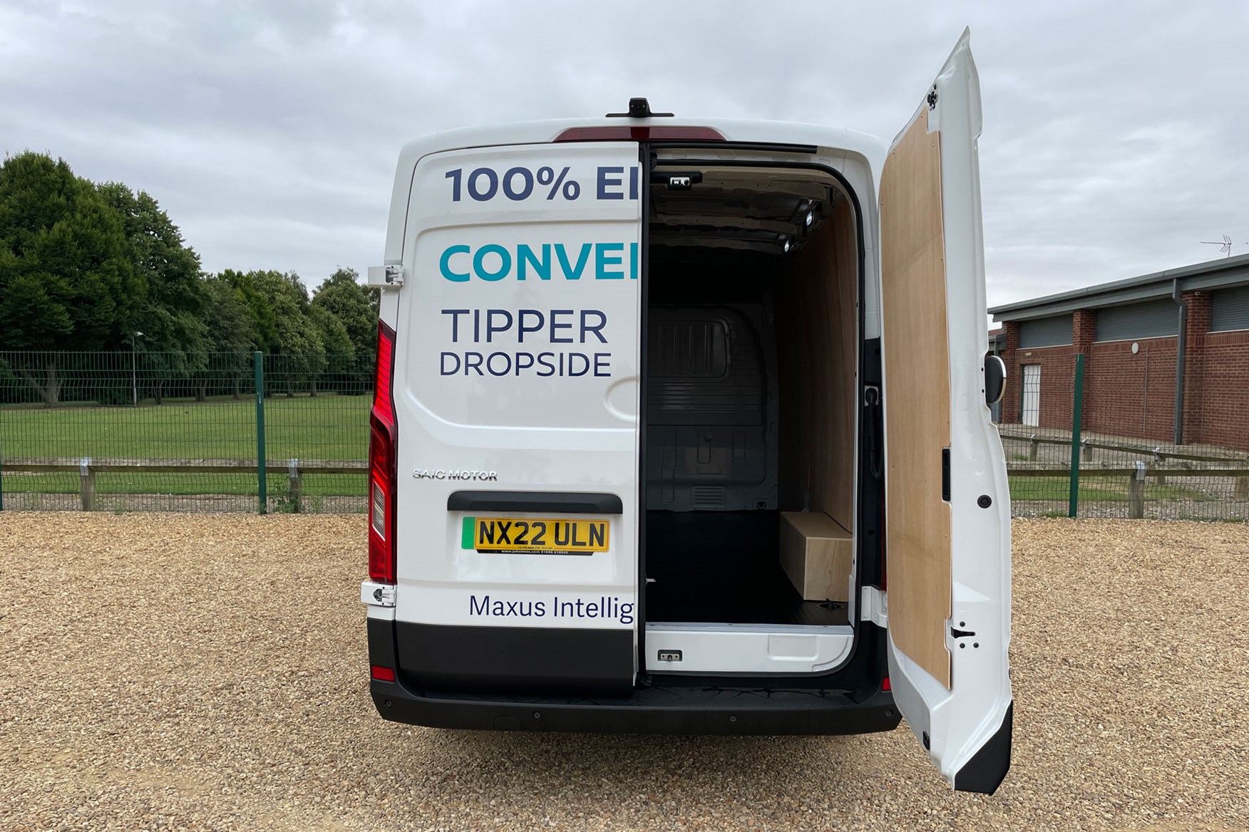 Maxus eDeliver 9 rear doors open