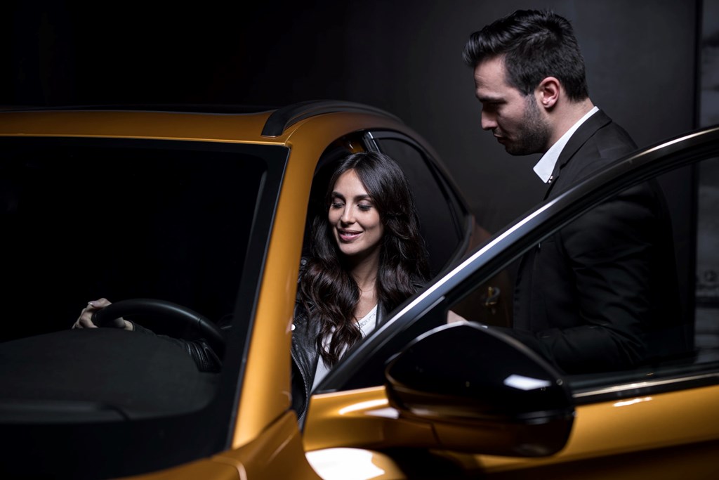 How does leasing a car work?