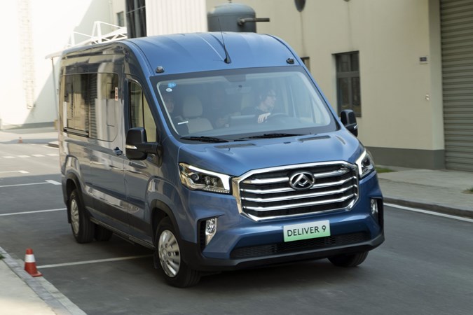 LDV Maxus Deliver 9 - driving it in China, minibus, blue, 2020