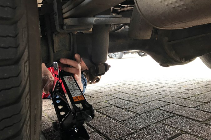Jacking a Ford Ranger - rear axle