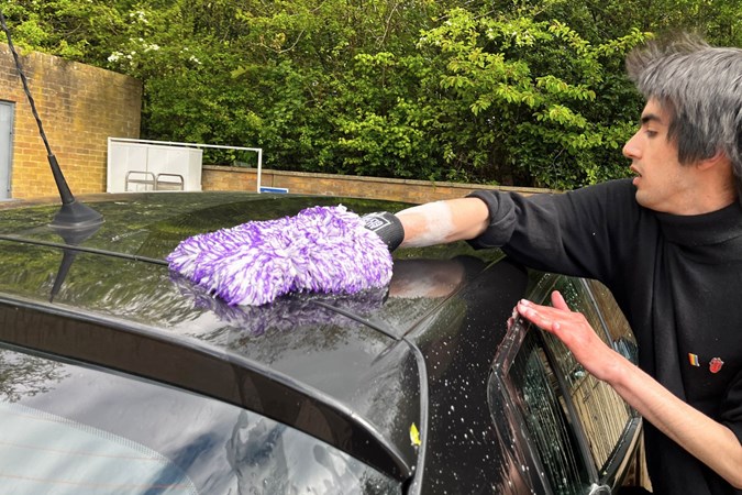 The Autoglym Polar Mitt, our favourite wash mitt, being used by Aaron Hussain