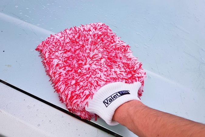 Aaron Hussain tests the Valet Pro Wash Mitt