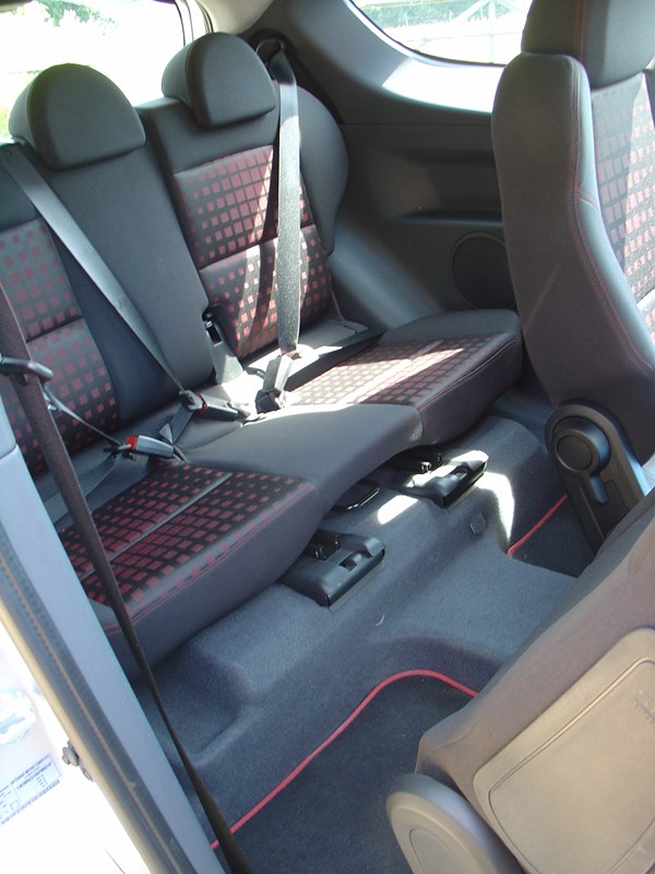 Mitsubishi 2025 colt isofix