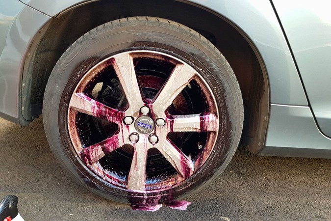 AVA wheel cleaner bleeding on Volvo wheel