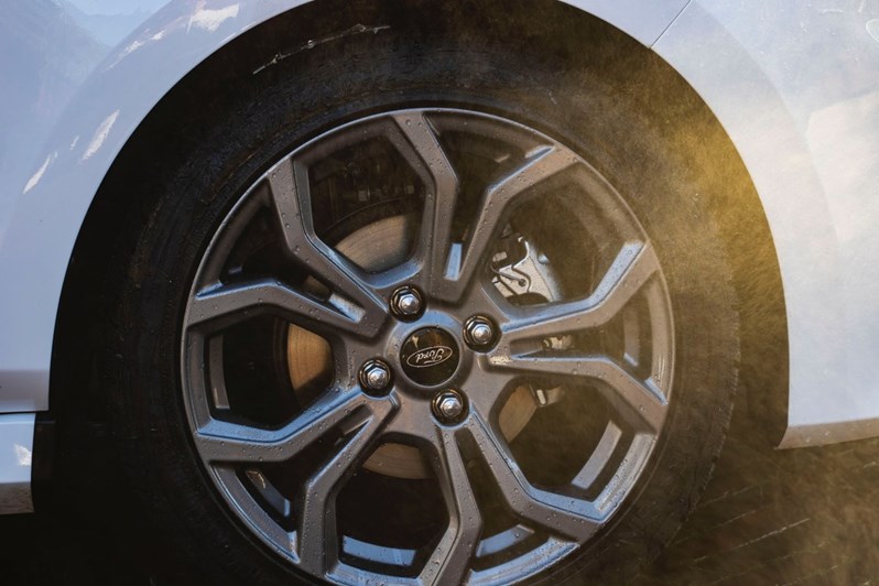 The Best Wheel Brushes To Clean Your Alloys Effectively