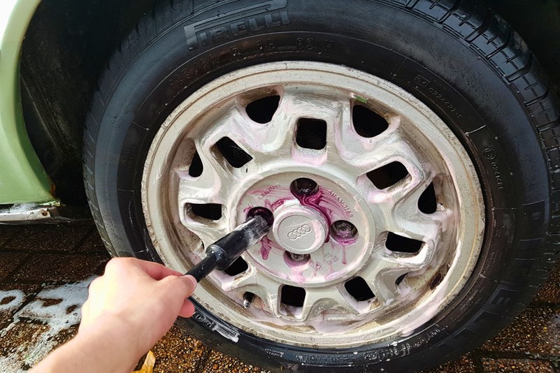 The Best Wheel Brushes To Clean Your Alloys Effectively