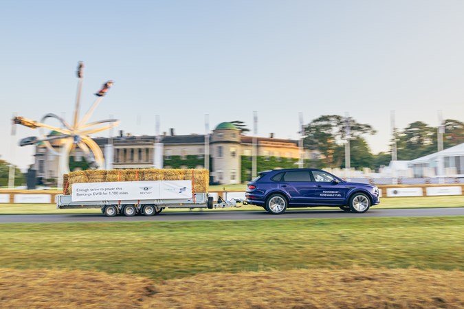Bentley Bentayga towing trailer - Best SUVs for towing