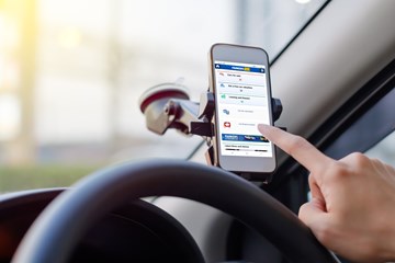 A comprehensive to mobile phones and driving