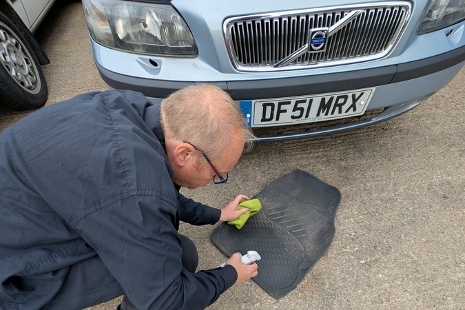 Everything you need to know about cleaning your car’s interior