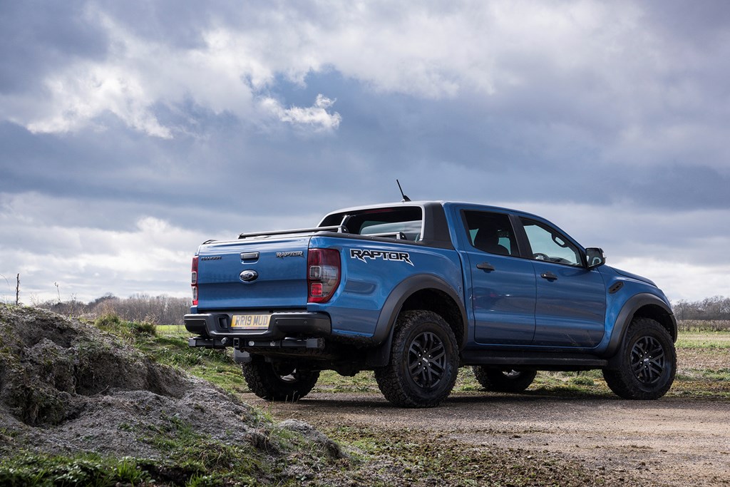 Ford Ranger Raptor vs Isuzu D-Max XTR twin test review - battle of the ...