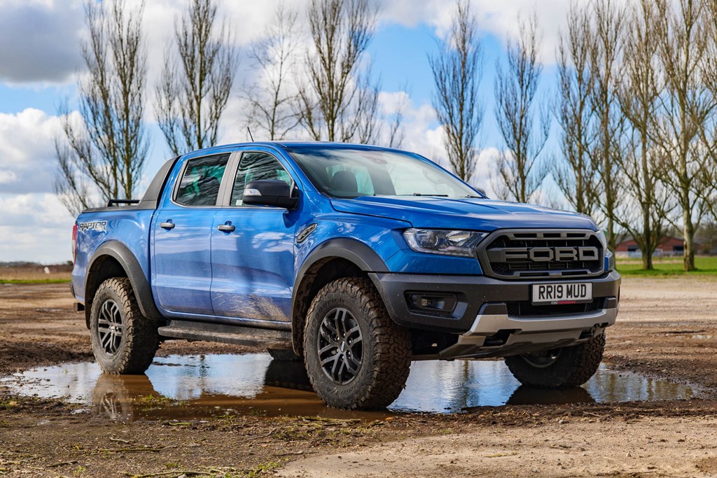 Ford Ranger Raptor vs Isuzu D-Max XTR twin test review - battle of the ...