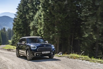 Brit-themed facelift for MINI Countryman SUV