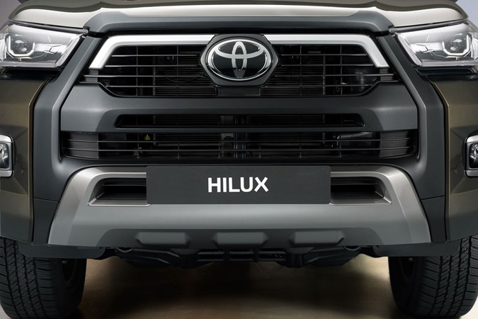 2020 Toyota Hilux facelift - front grille and bumper with skid plate, Titan Bronze metallic