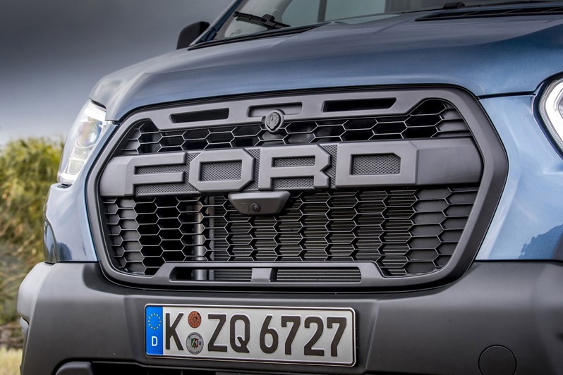 Как снять радиаторную решетку форд транзит New Ford Transit Trail - tough new spec for hard-working heroes