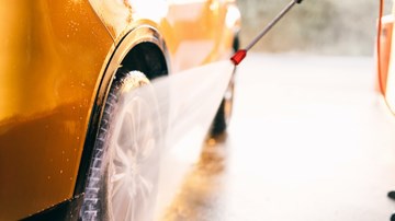 Using the best pressure washer attachments to clean a car