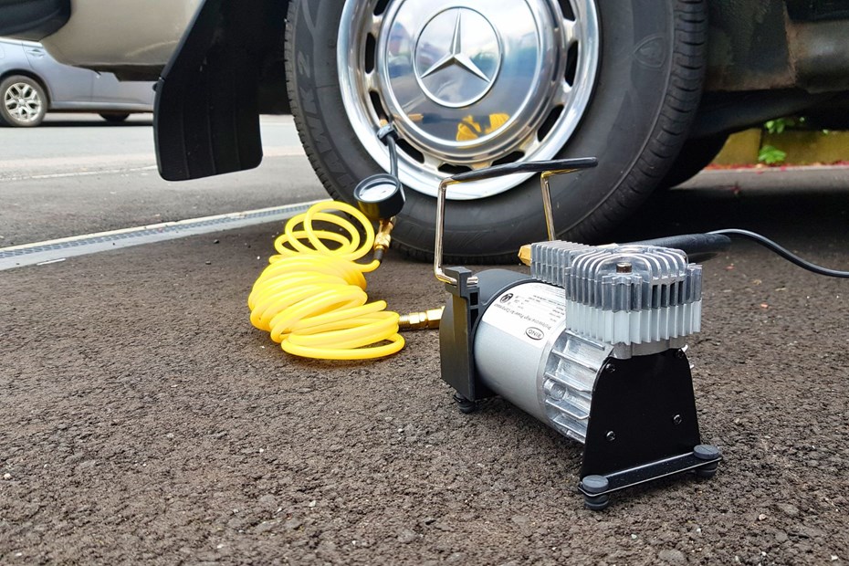 thumbnail image 2 of 60L/Min Heavy Duty Portable Air Compressor Car Tire Inflator Electric 2 of 12