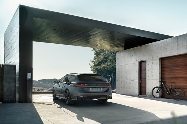 2020 Peugeot 508 Sport Engineered - charging