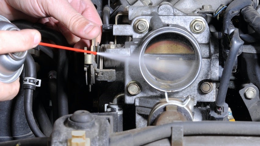 Throttle body and carburettor cleaner: how to use it