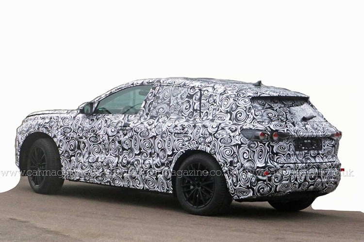 Шпионский снимок Audi Q6 e-tron сзади