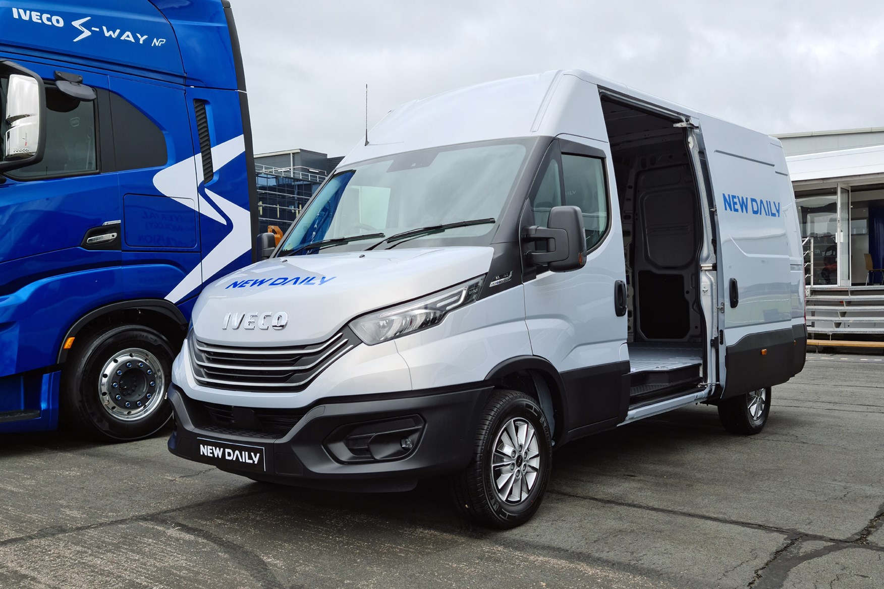 Uitgaan India naast 2021 Iveco Daily makes UK debut at ITT Hub commercial vehicle show | Parkers