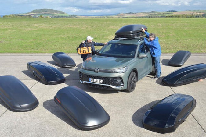 Roof boxes surrounding VW Tiguan