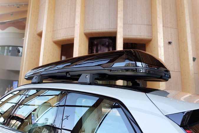 Roof box attached to Volvo EX90