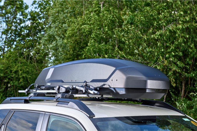 Thule Force 3L mounted on Dacia Duster