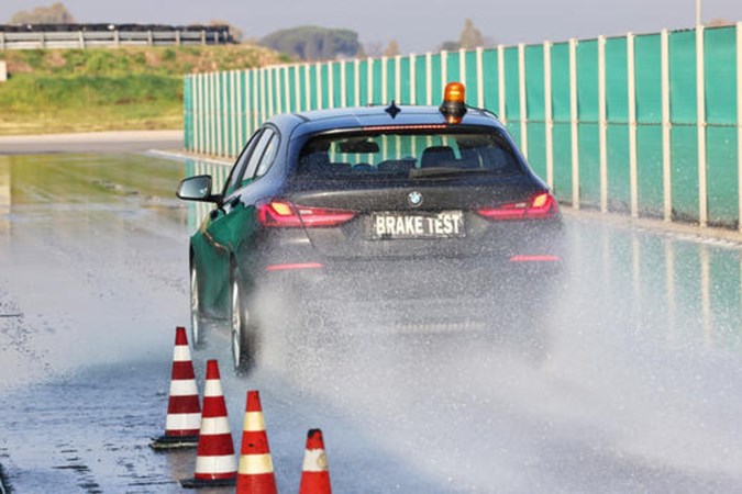 BMW 1-Series braking in wet