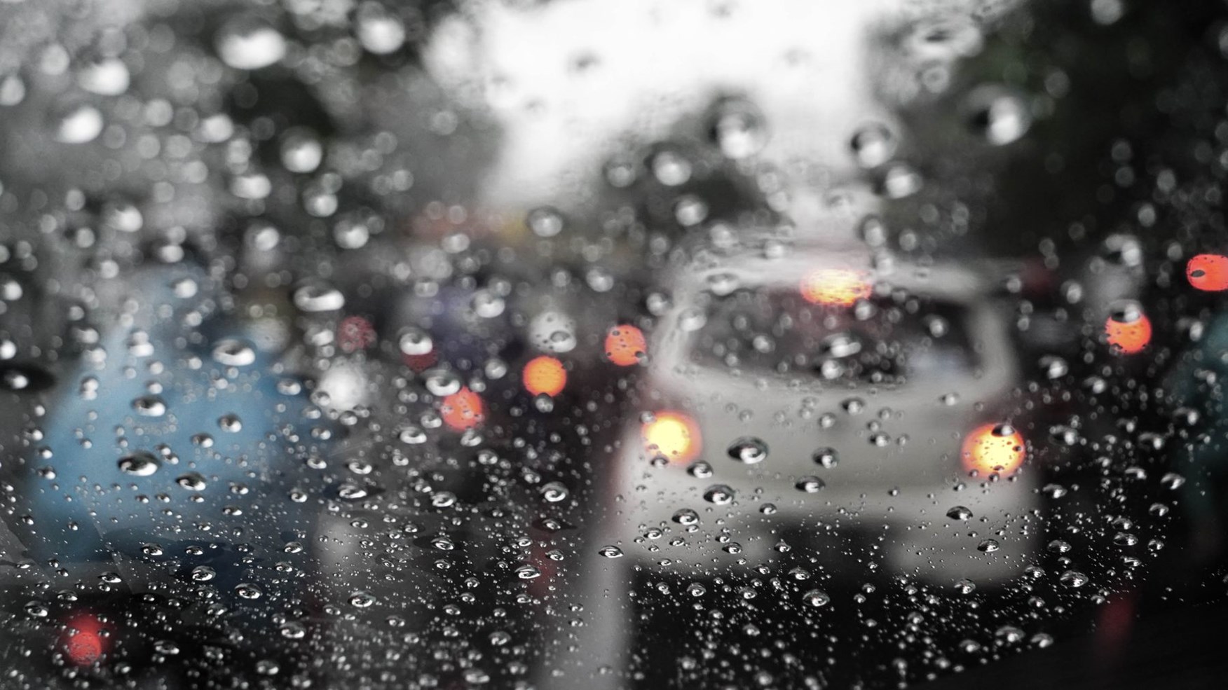 How to Apply Rain X Automobile Windshield Treatment: 5 Steps