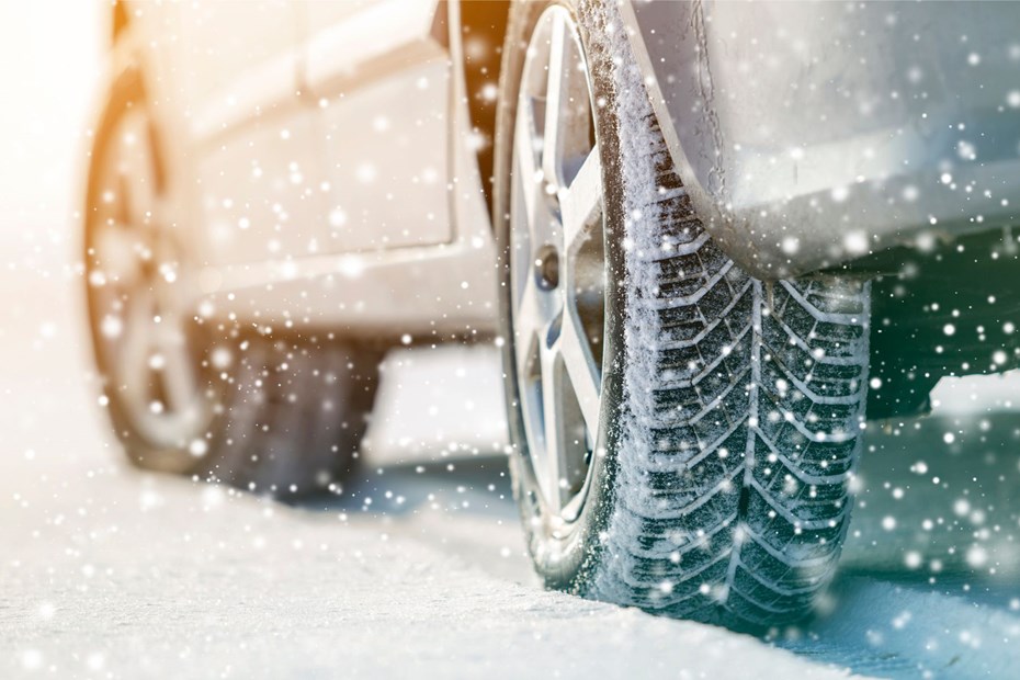 What are winter tyres, snow chains and snow socks? 