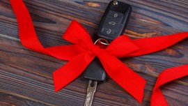 Car keys with ribbon