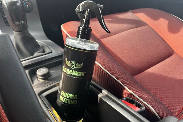 Angelwax Enigma Interno in a car