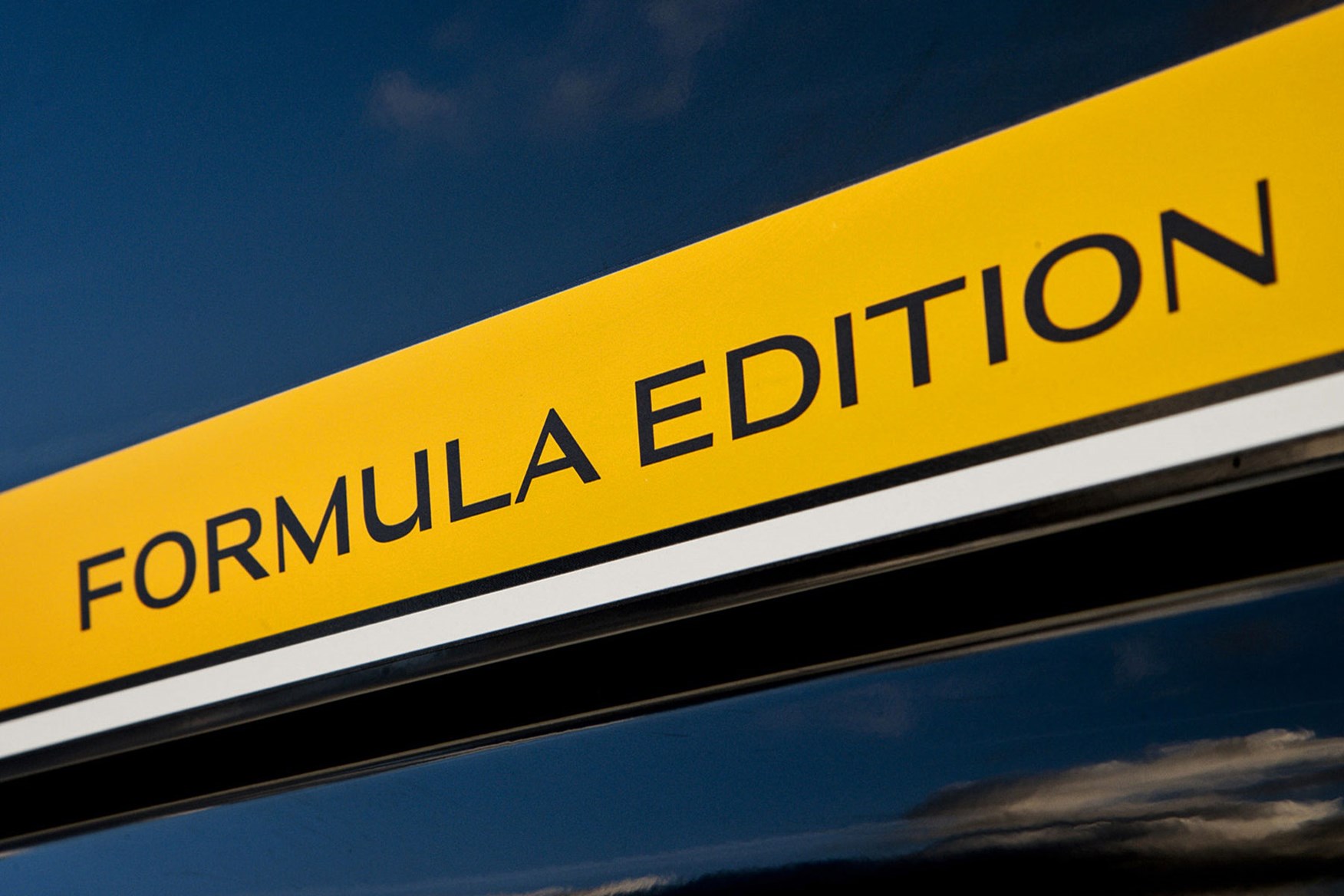 Renault Master Formula Edition review - yellow stripes
