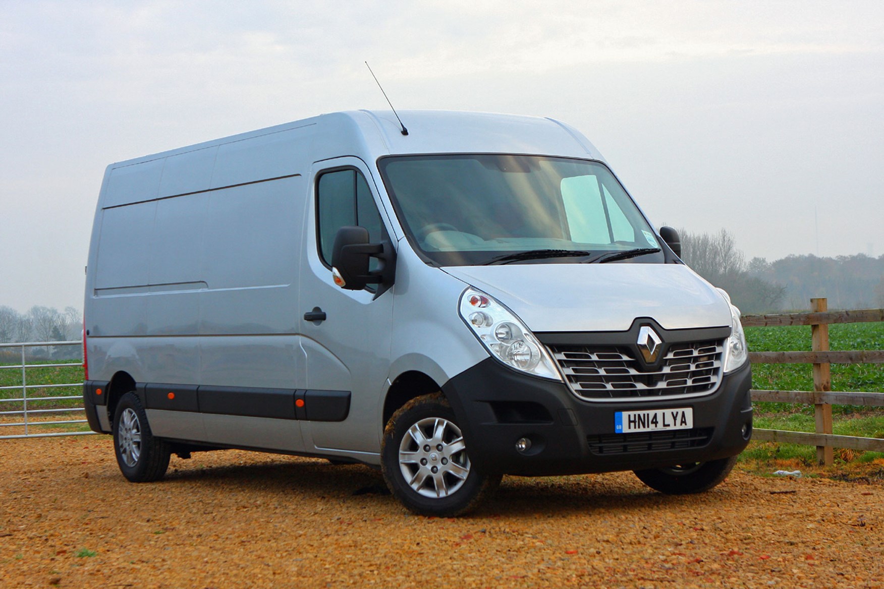 Renault Master Business 2016 review - front view, silver