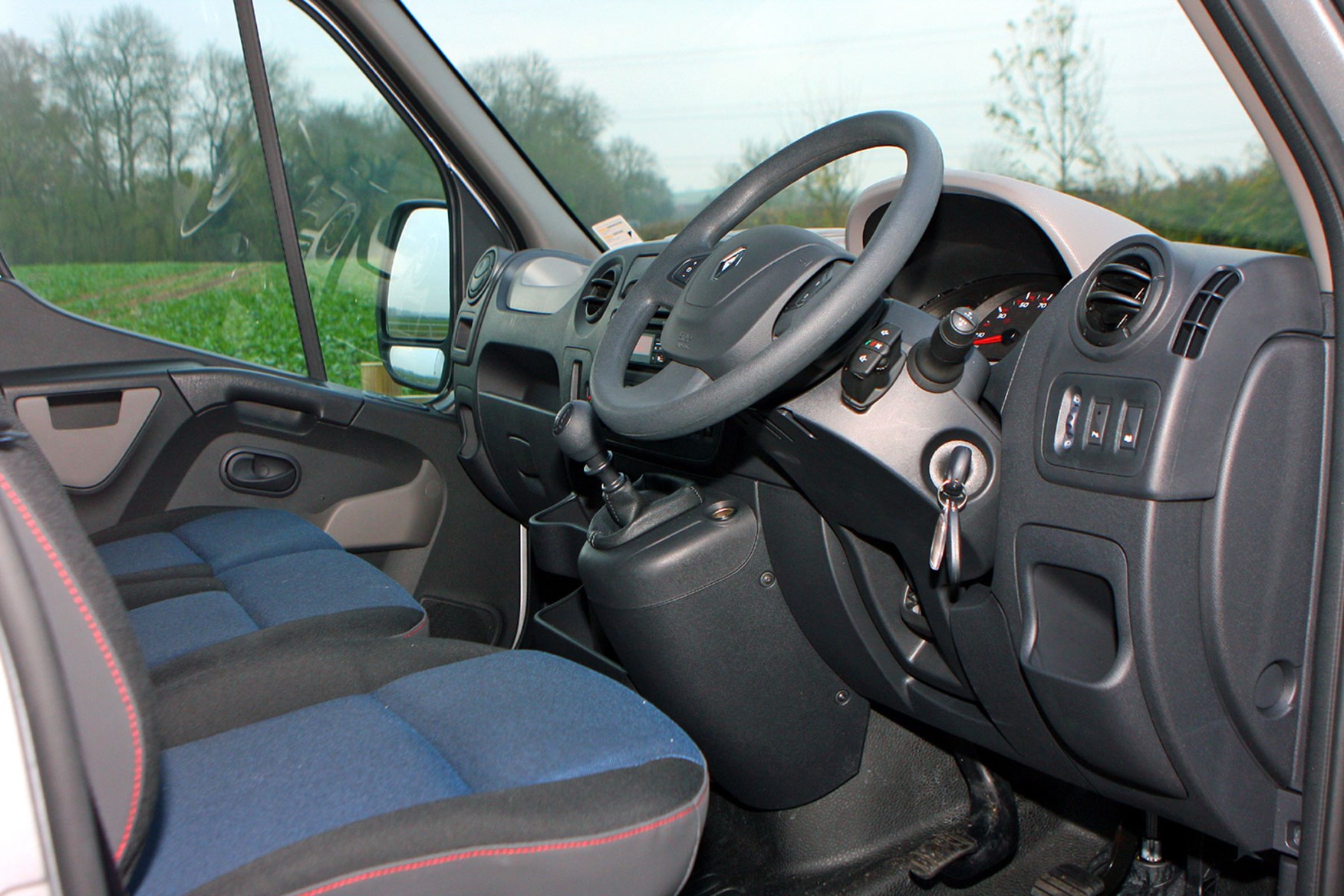 Renault Master Business 2016 review - cab interior