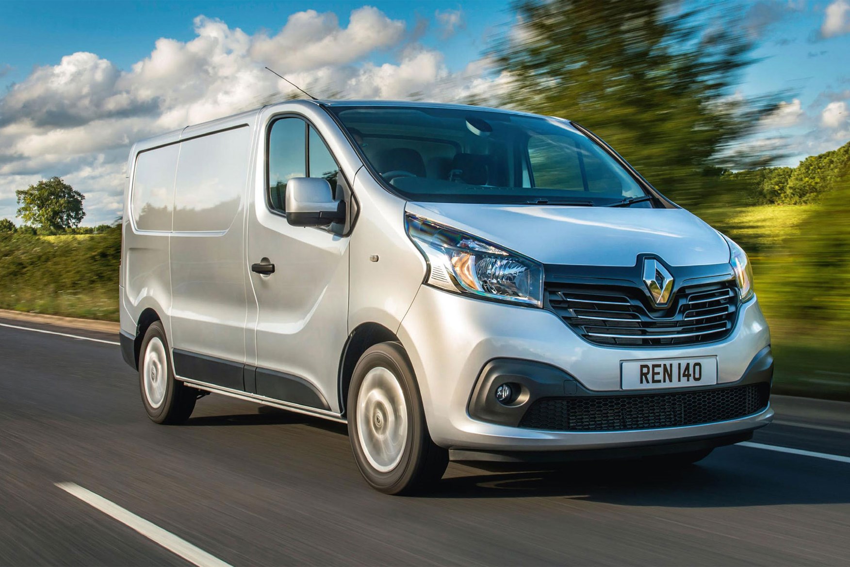 Renault Trafic review - 2014, front view, driving, silver