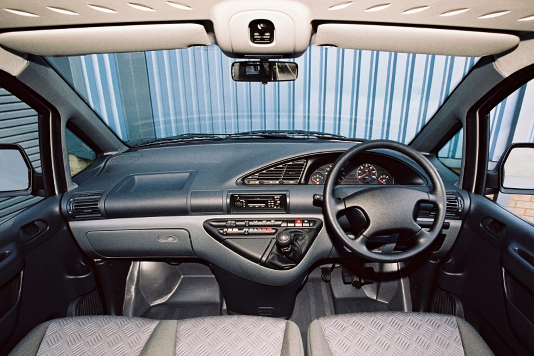 Citroen Dispatch review on Parkers Vans - interior