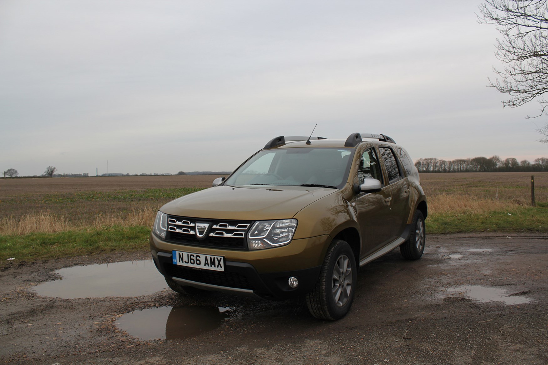 Dacia Duster full review on Parkers Vans - front