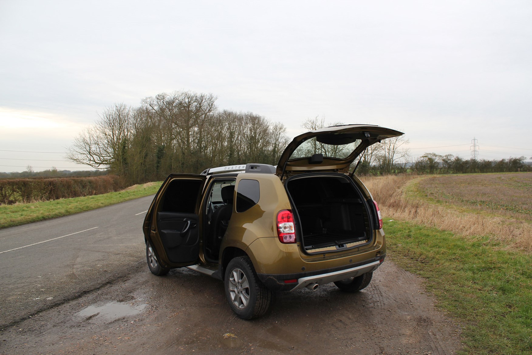 Dacia Duster full review on Parkers Vans - load area
