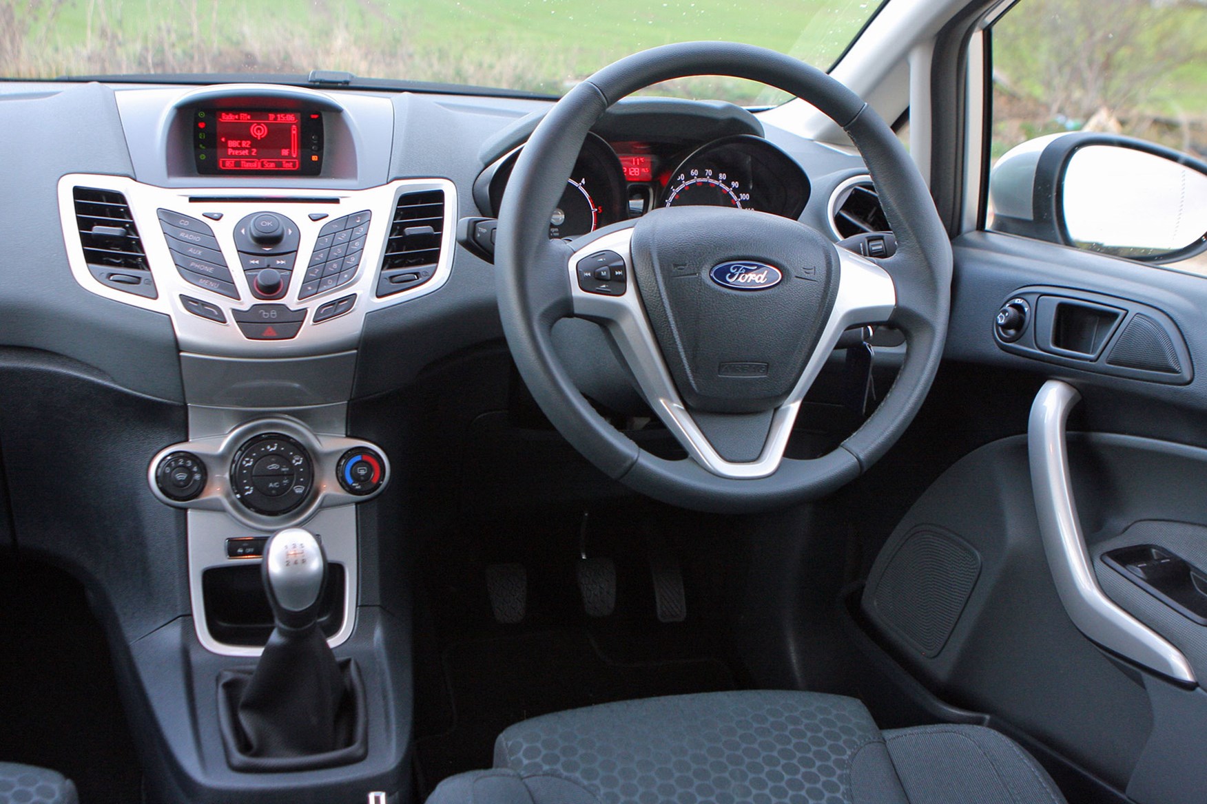 Ford Fiesta Van (2009-2017) cab interior