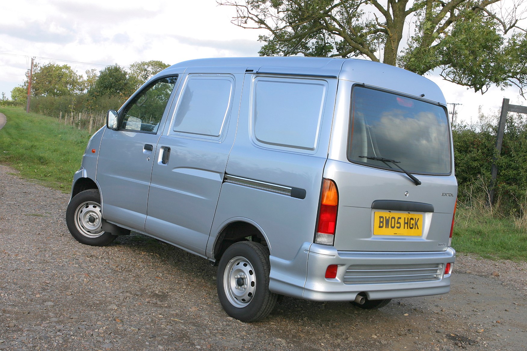 Daihatsu Extol review on Parkers Vans - rear