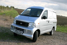 Daihatsu Extol review on Parkers Vans - front 