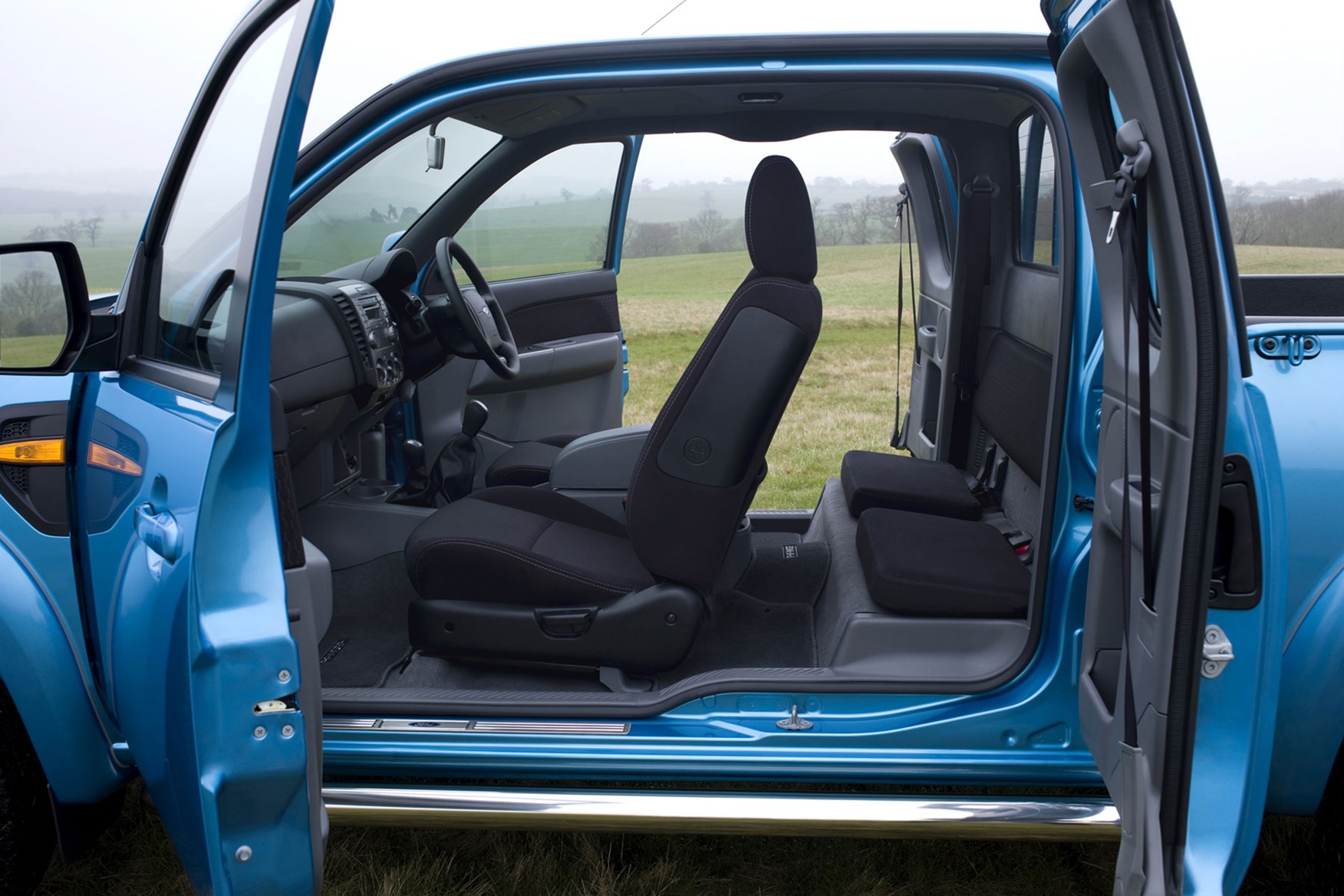 Ford Ranger (2006-2011) Super Cab door opening